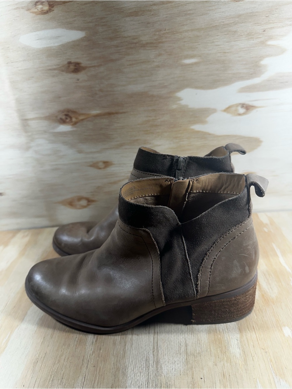 Korks Taupe Chelsea Style Ankle Boots Women’s Size 8